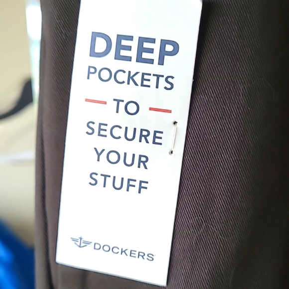 NWT Dockers Classic Fit - Picture 3 of 6